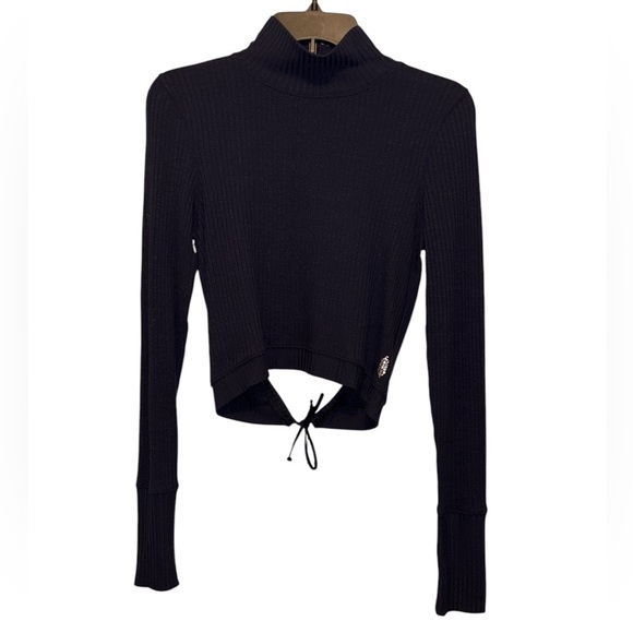 Free People movement Can’t handle this long sleeve crop - Picture 1 of 8